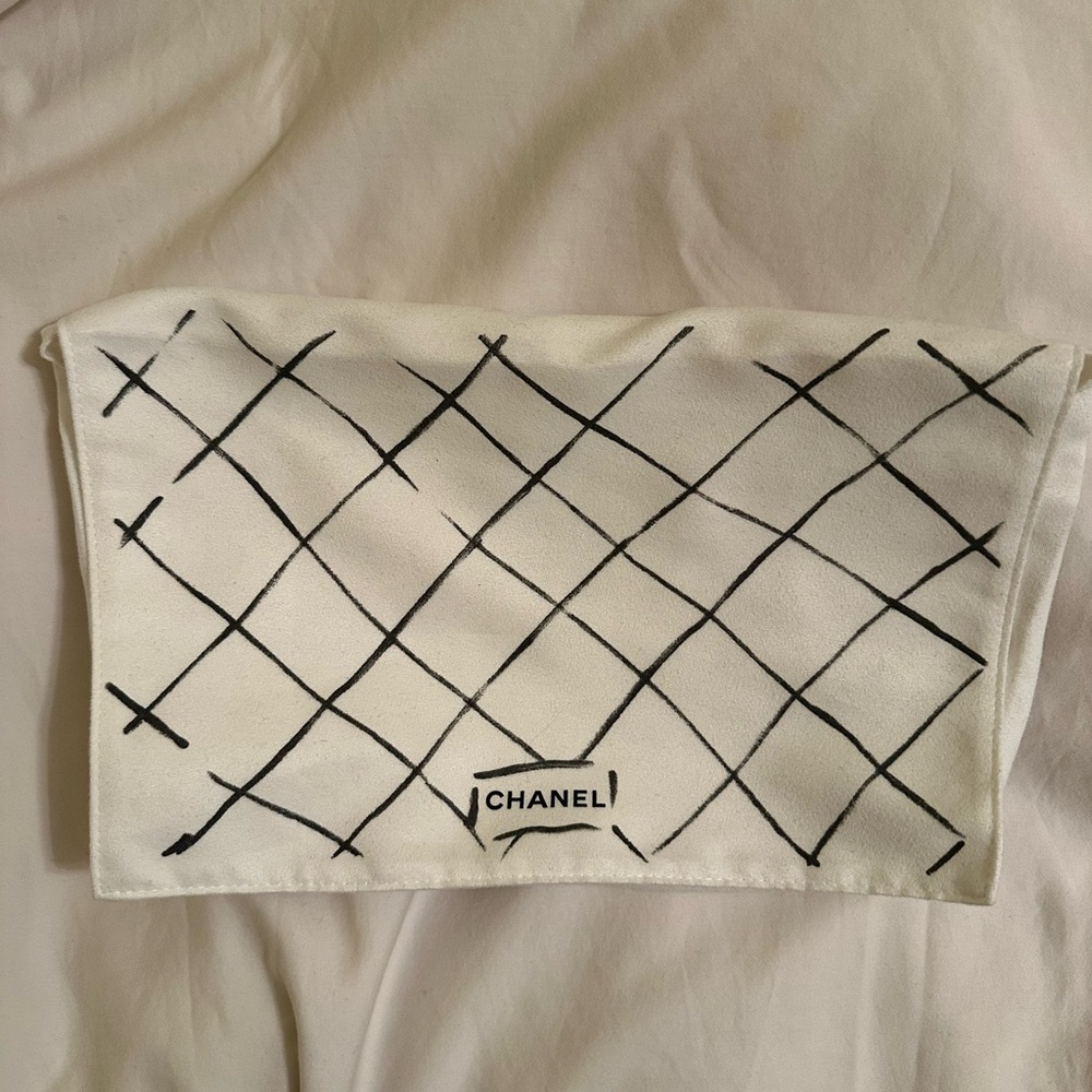 CHANEL White Dust Cover